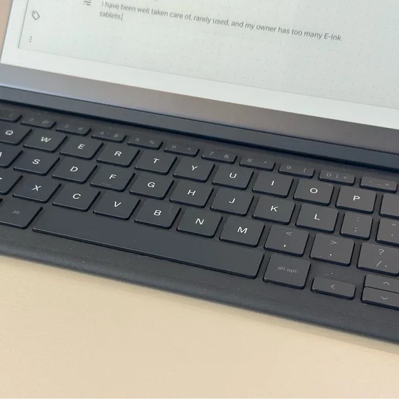 Remarkable 2 E-Ink Tablet with Leather Typefolio and Stylus - Picture 3 of 5